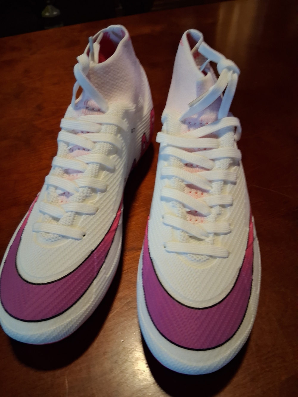White and Pink Women's Athletic Soccor Cleats Sz 9